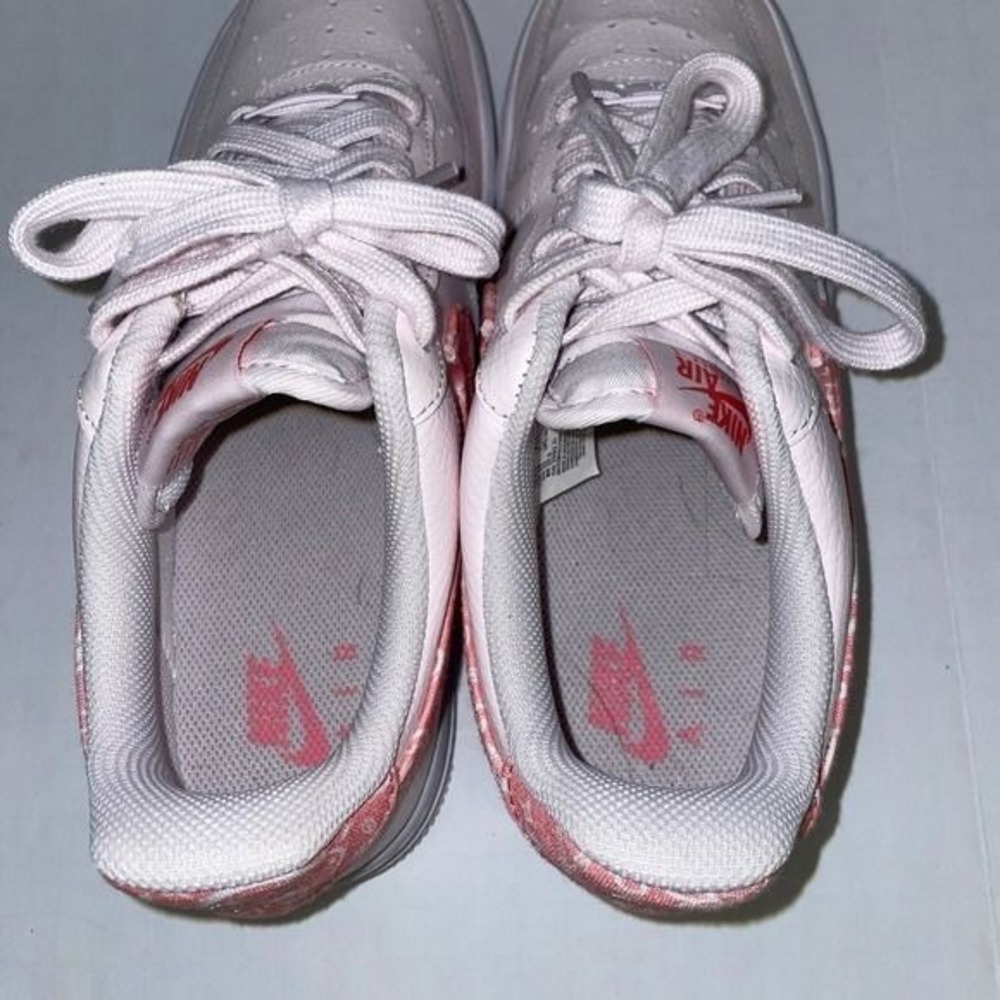 Nike Air Force 1 Low Pink Paisley Bandana Sneakers FD1448-664 Womens 8 - Picture 8 of 9